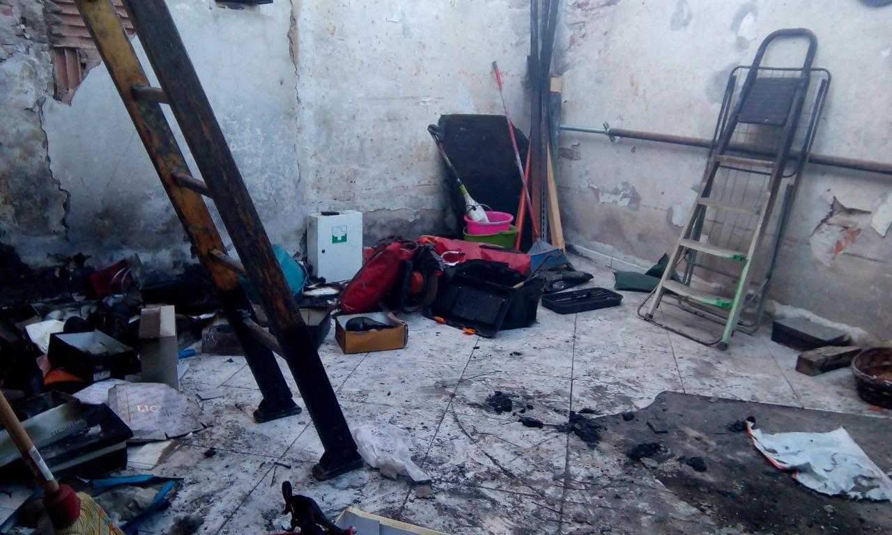 La casa distrutta nel rogo in Venezia