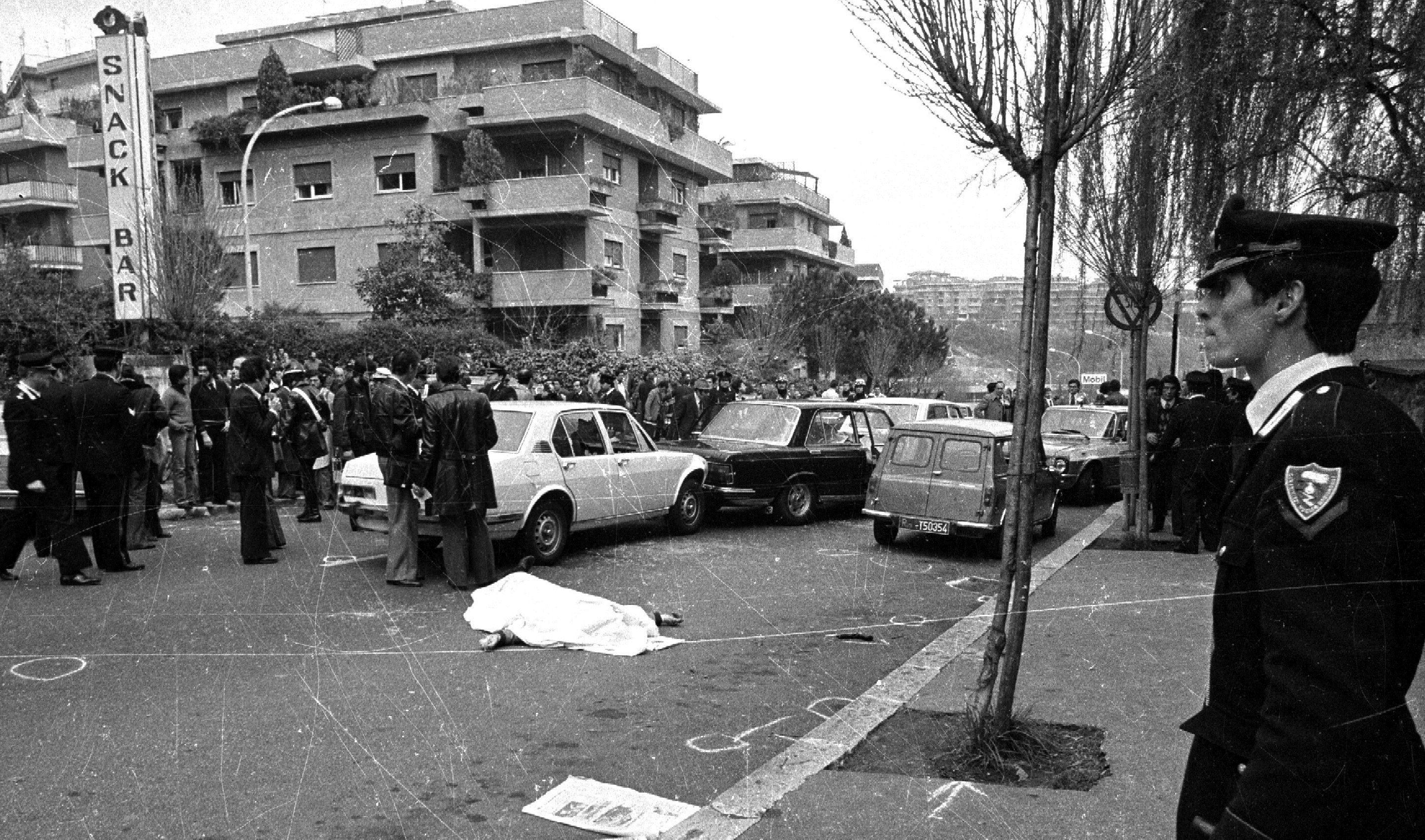 Un'altra immagine della strage del 16 marzo 1978