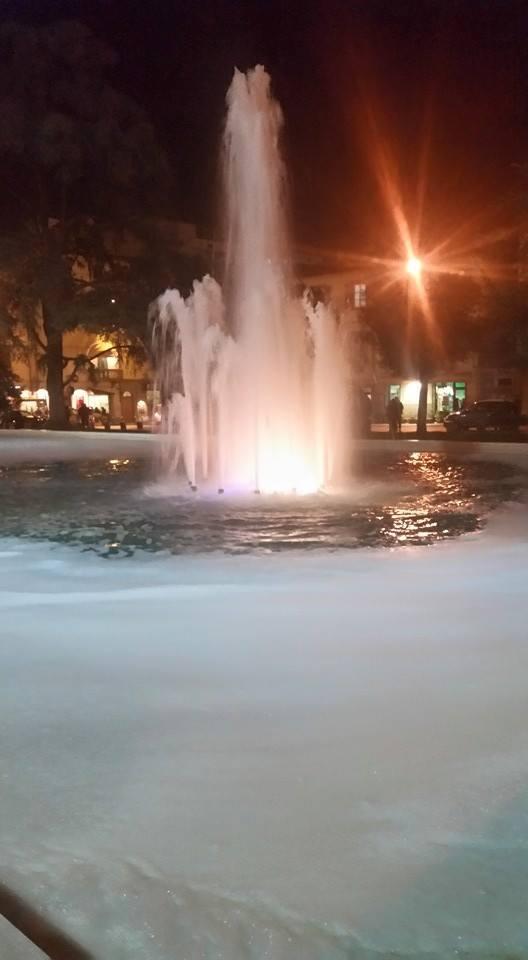 la fontana con la schiuma 