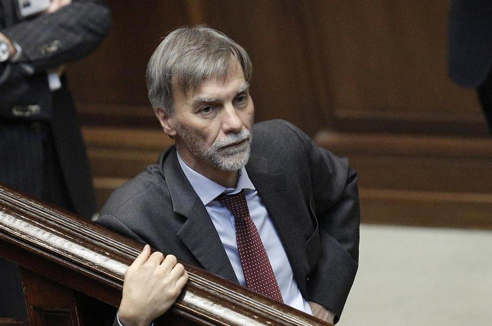 Medaglia a un repubblichino, bufera su Delrio 