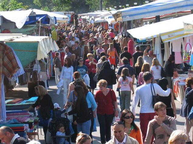 Scontro sul doppio mercato per la domenica delle Palme