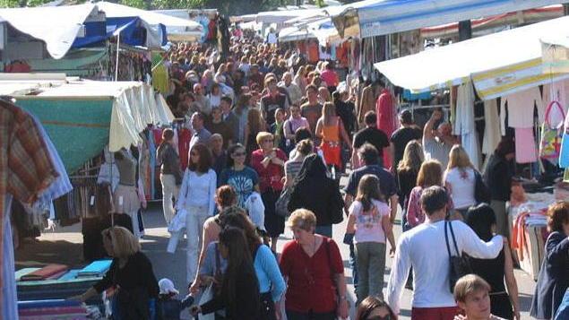 Scontro sul doppio mercato per la domenica delle Palme