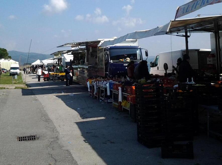 Un posto al mercato pagato a peso d’oro 