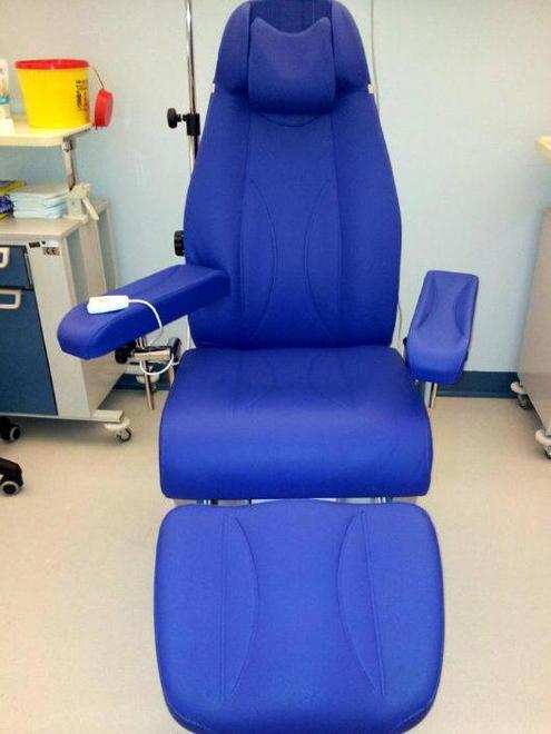 Donata al Versilia una poltrona speciale per l’Oncologia
