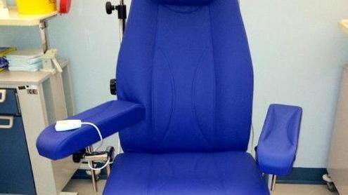 Donata al Versilia una poltrona speciale per l’Oncologia