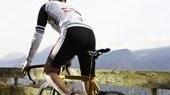 Cade dalla bici, soccorsa con l’elicottero