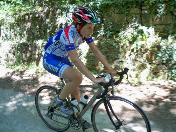 Ragazza grave dopo la caduta dalla bici 