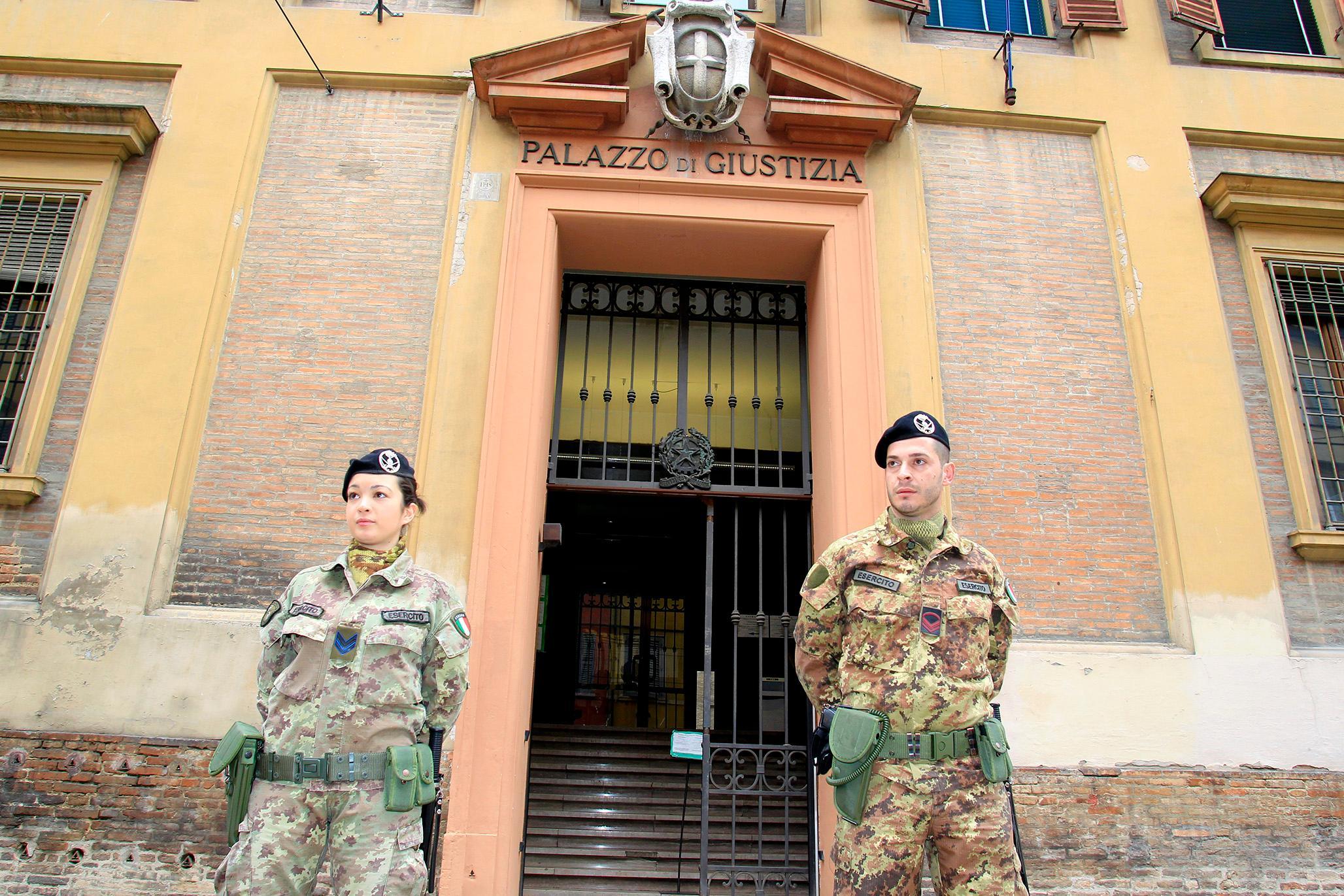 L'ingresso del tribunale
