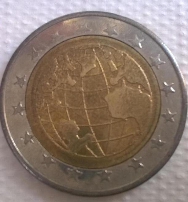Monete da 2 euro false: nuovo allarme in città 