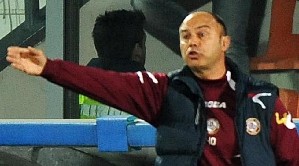 Un tavolo di vinciperdi Livorno in crisi ma resta ancora lì 