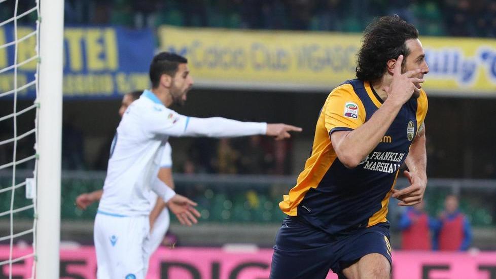 Rullo Toni, il Verona schiaccia il Napoli