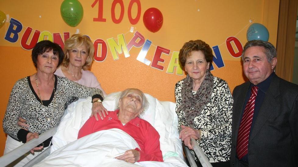 I 100 anni di nonna Ermina Gli auguri da Massa Fiscaglia