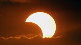 Una eclissi solare parziale