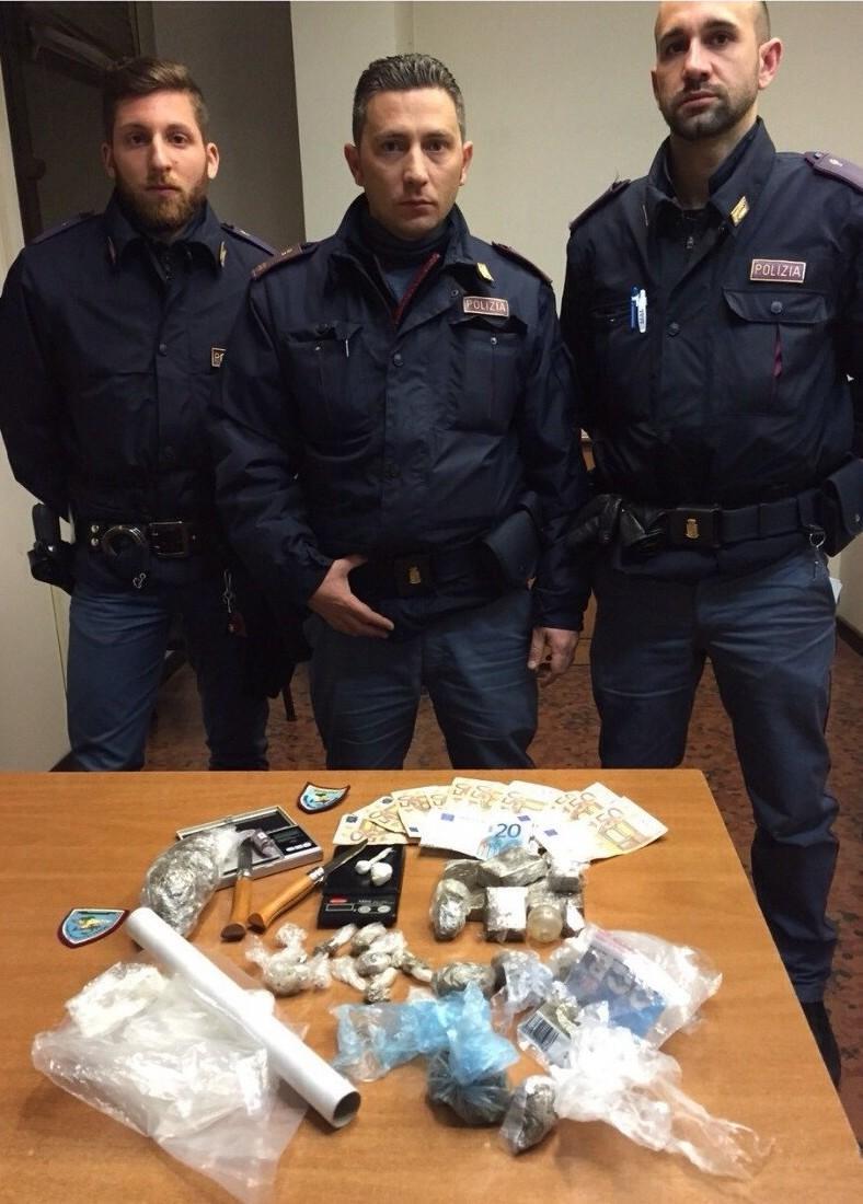 La droga sequestrata dalla polizia