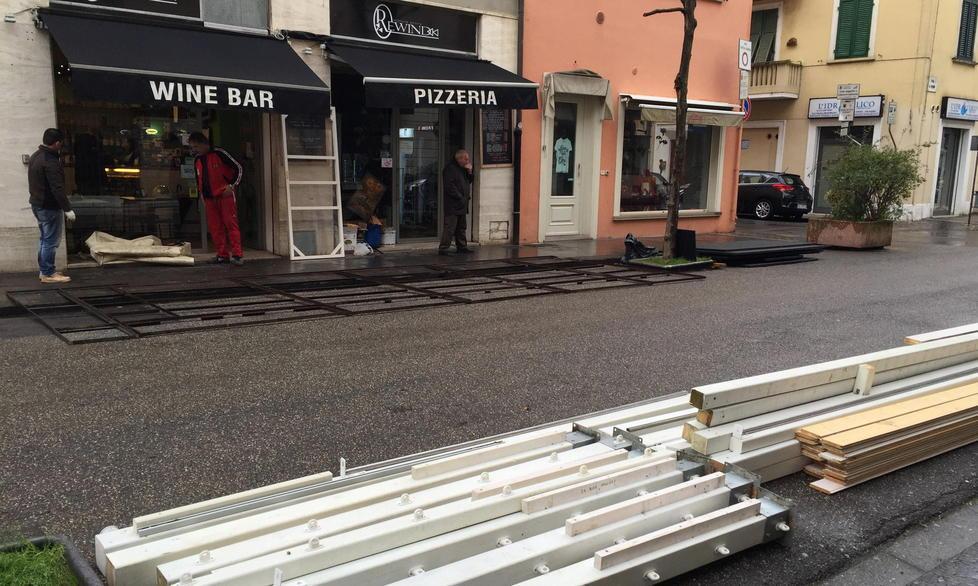Riecco i gazebo, via alle installazioni