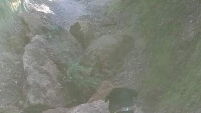 L’acqua blocca la rimozione massi nella via cava