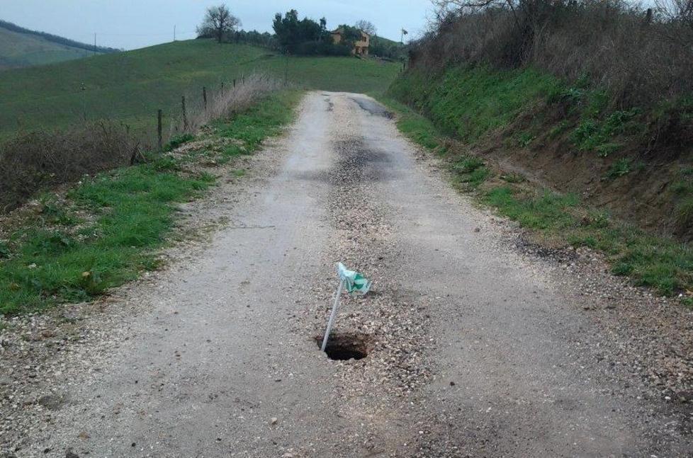 Riaperta e richiusa Appena riparata strada di nuovo ko 