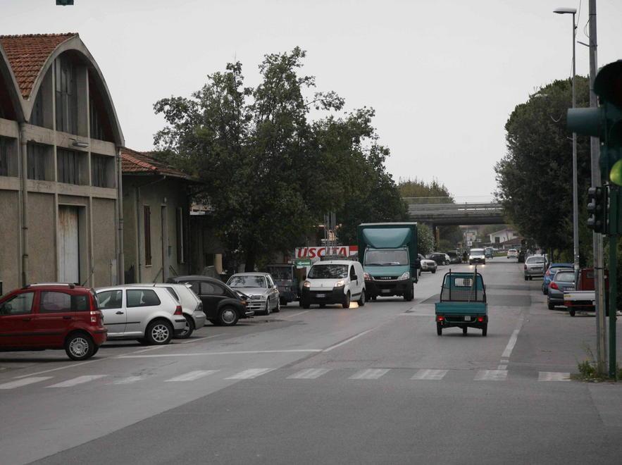 Via ai lavori per andare in bici da Querceta a Forte 