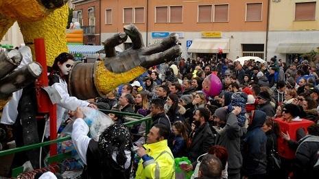 I bimbi mascherati da Lego sono stati la grande attrazione