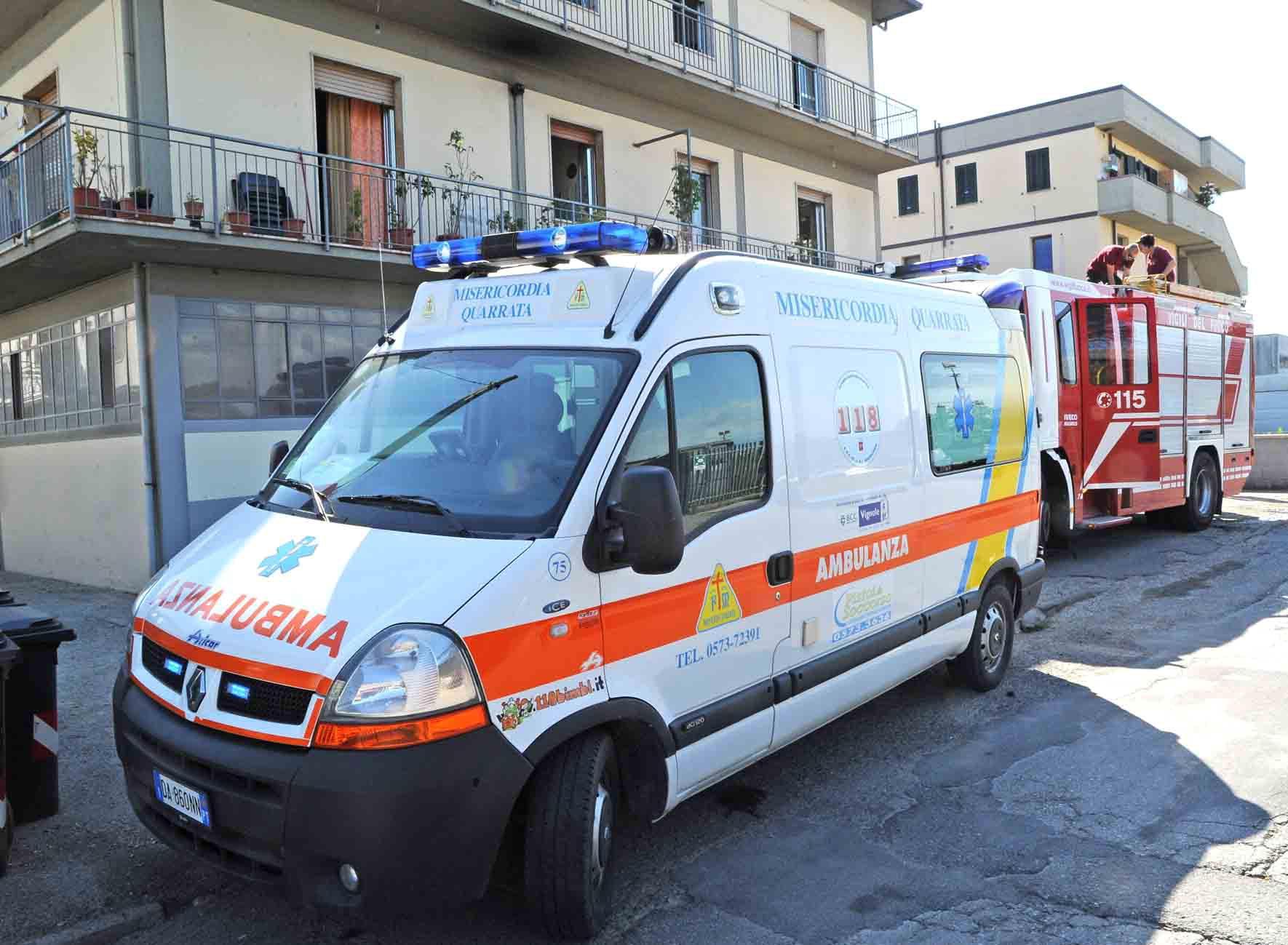Un'ambulanza della Misericordia di Quarrata (foto archivio)