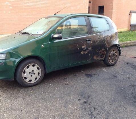 Auto incendiata nella notte: era stata rubata il giorno prima