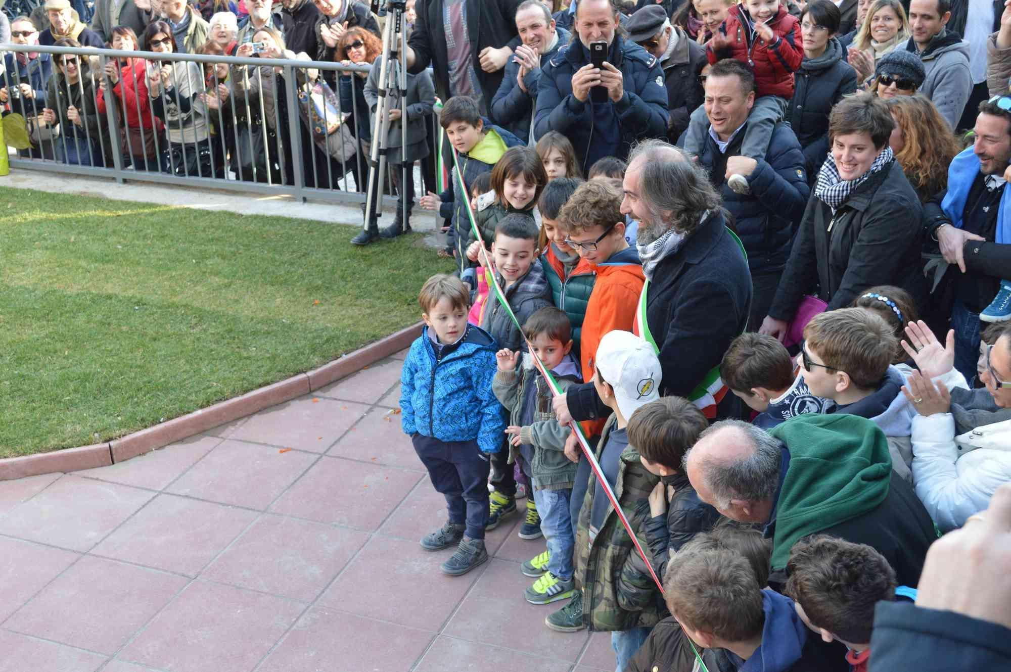 Il sindaco Parodi taglia il nastro ai giardinetti