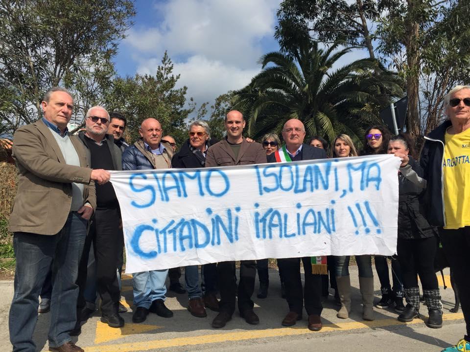Il presidio di protesta del Piano