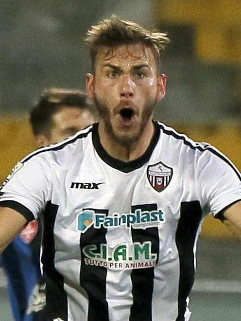 Petrone rinuncia a bomber Perez 
