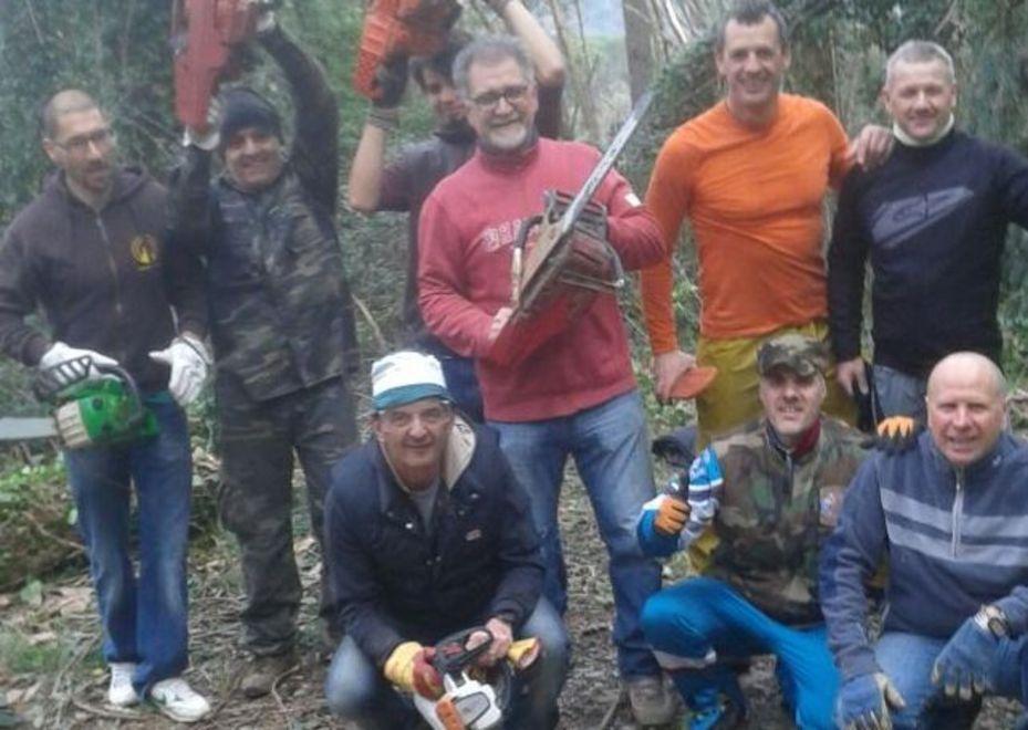 Sentieri invasi dai tronchi, servono volontari per liberali