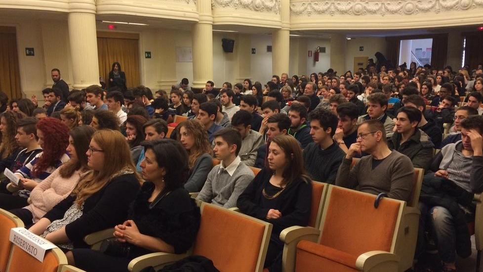 La Costituzione italiana donata ai 18enni ferraresi