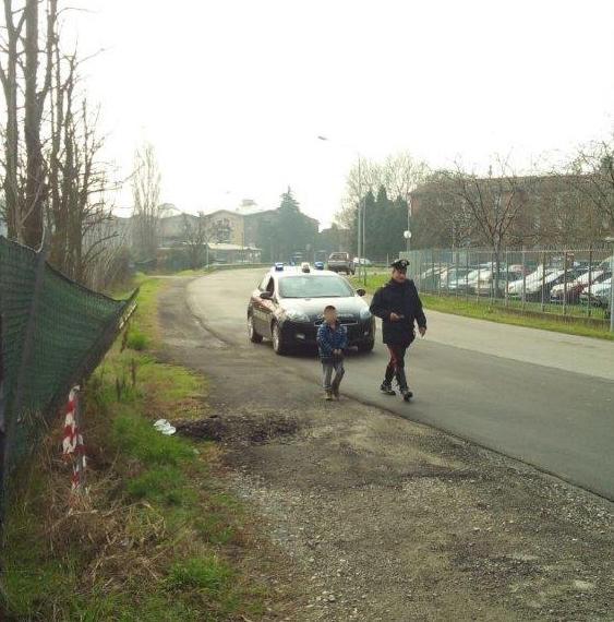Sfugge alla nonna, i carabinieri ritrovano bimbo di sei anni 