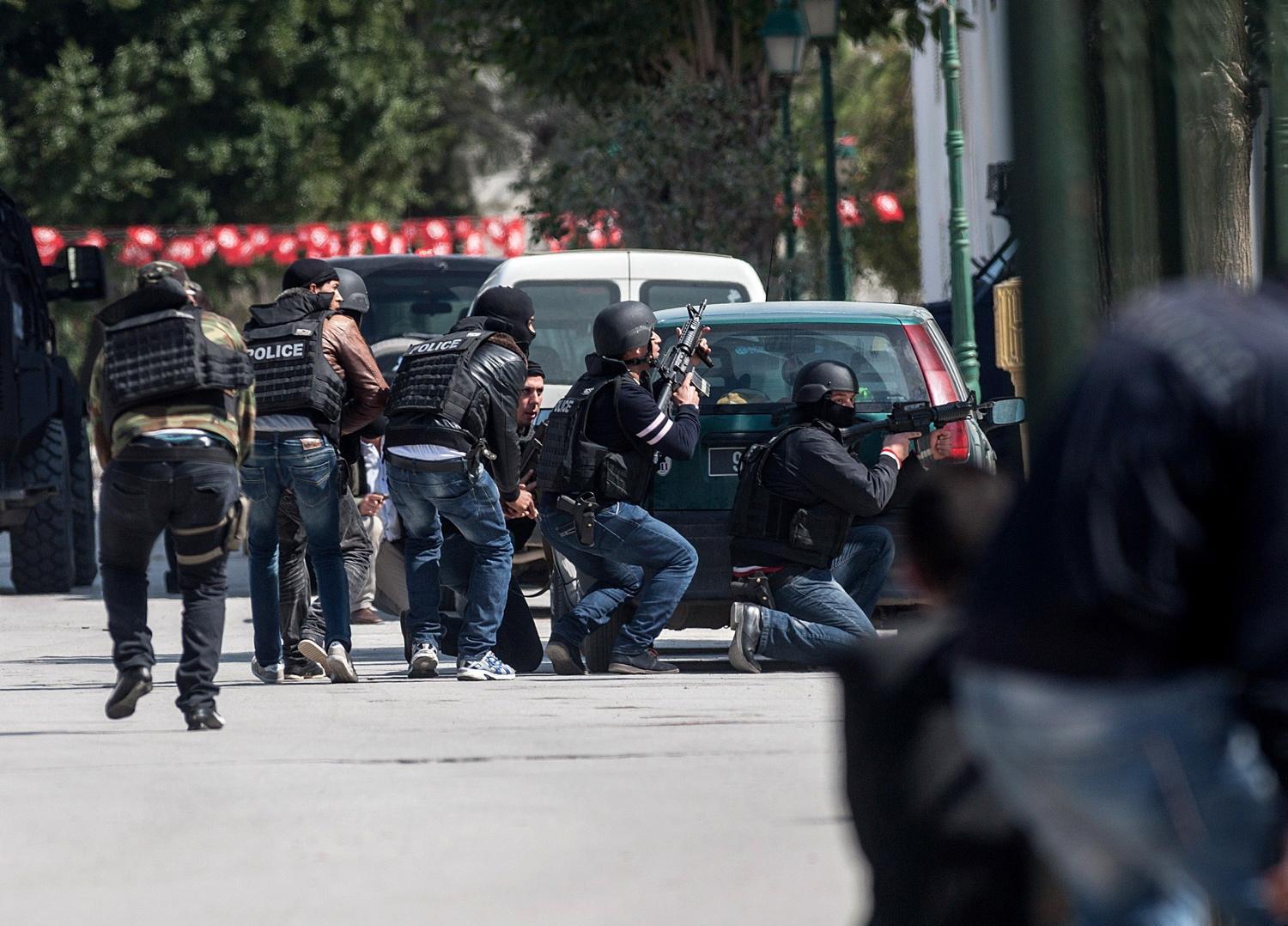Le forze speciali tunisine al Museo del Bardo a Tunisi dopo l'attacco dello Stato Islamico (Foto AaTt)