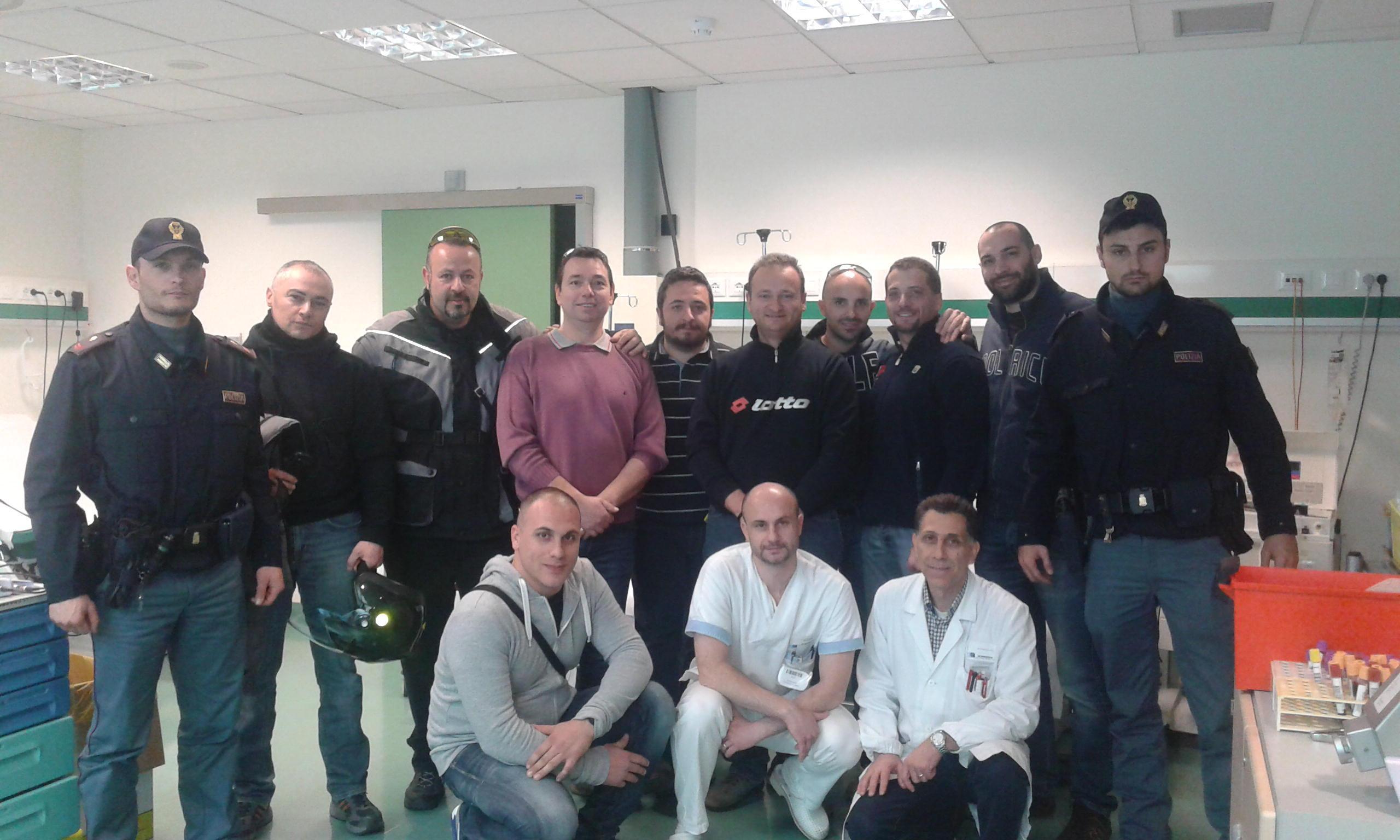 I poliziotti che hanno donato il sangue al Centro trasfusionale