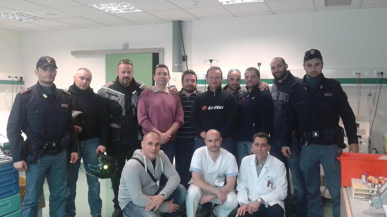 I poliziotti che hanno donato il sangue al Centro trasfusionale