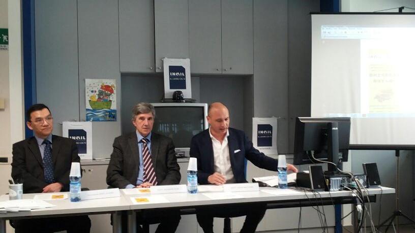 Da sinistra Ji Gong viceconsole cinese, Giuseppe Gori presidente Cap, David Taccioni, direzione Inail Prato