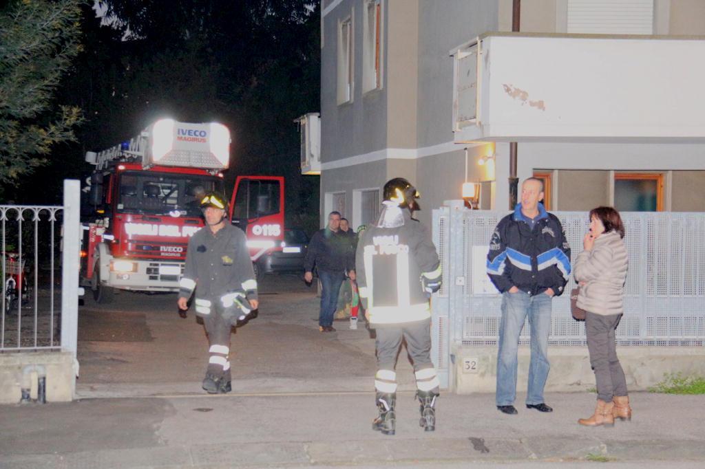Vicini scesi in strada per paura in via Anzilotti (Marzi/Pentafoto)