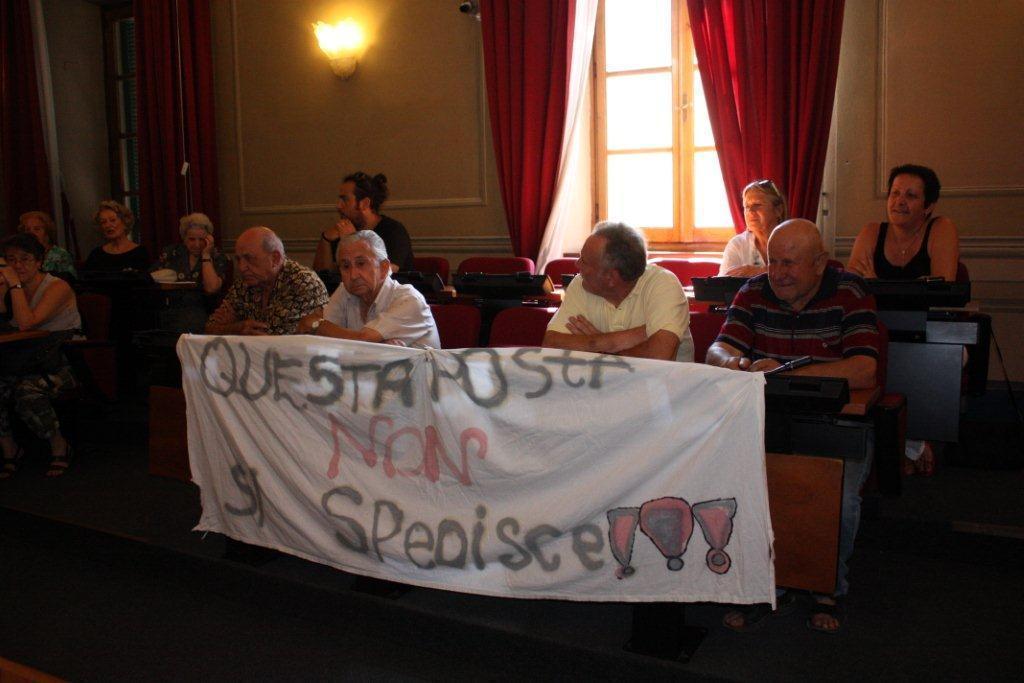 La protesta in consiglio comunale degli abitanti di Valpromaro