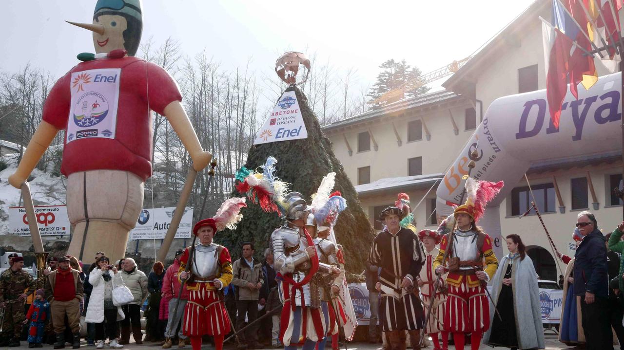 La cerimonia inaugurale del Pinocchio sugli sci ad Abetone (foto Gori)