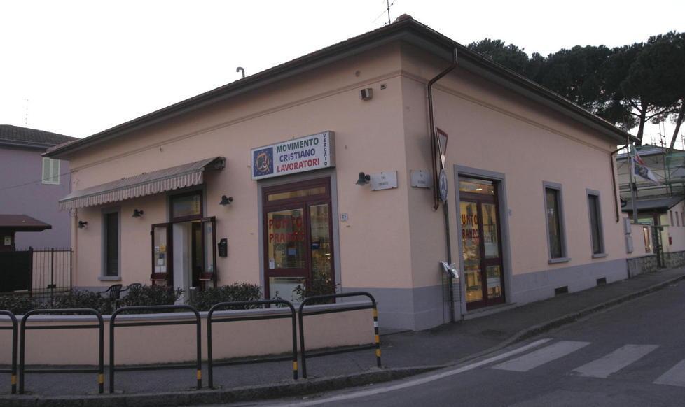 Parroco sfratta il circolo «Vescovo faccia da mediatore»