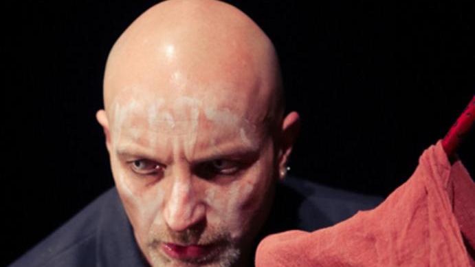 Roberto Latini recita Pirandello