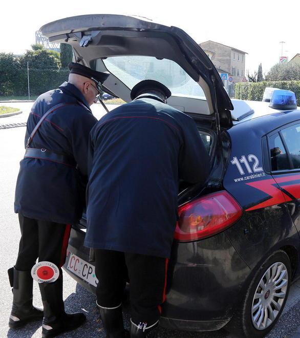 Atti osceni mentre guida