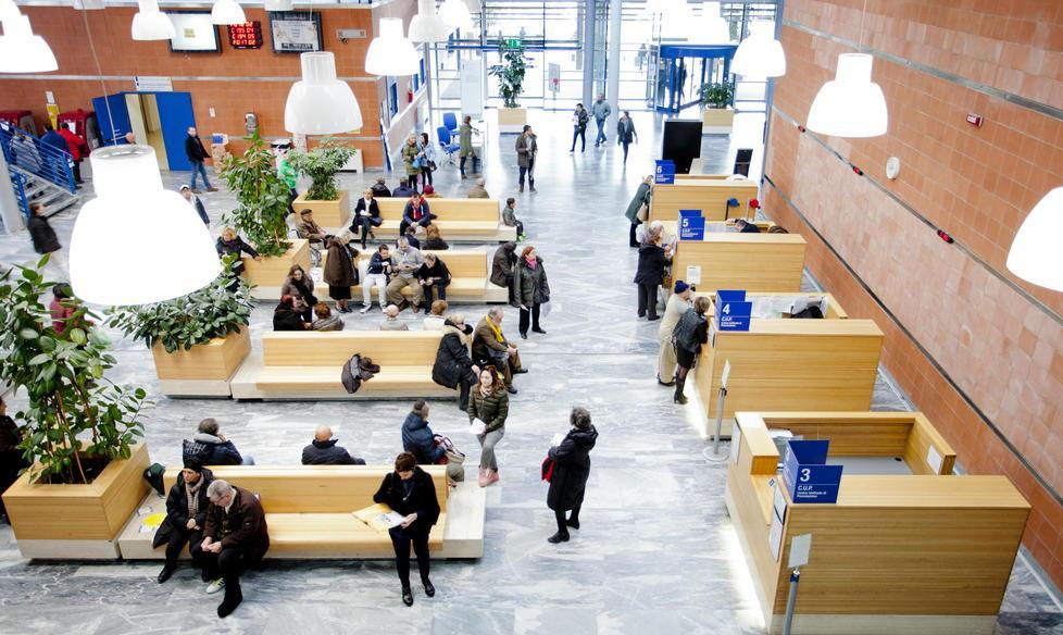 Cadono pezzi di soffitto: paura in ospedale