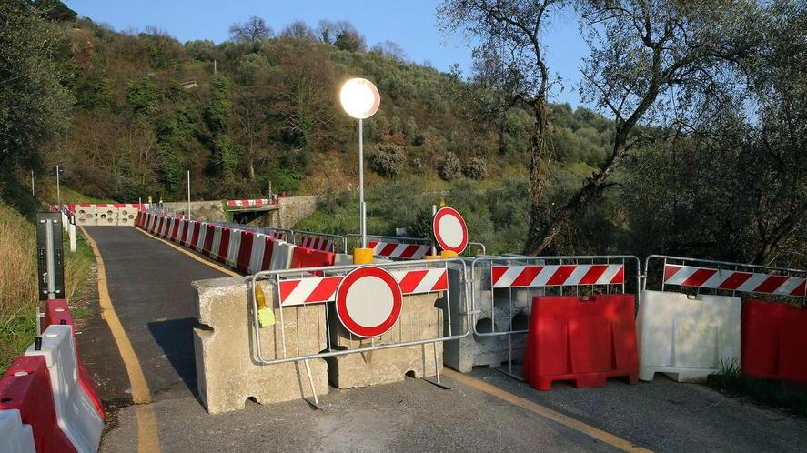 Strada chiusa da mesi: caccia ai finanziamenti