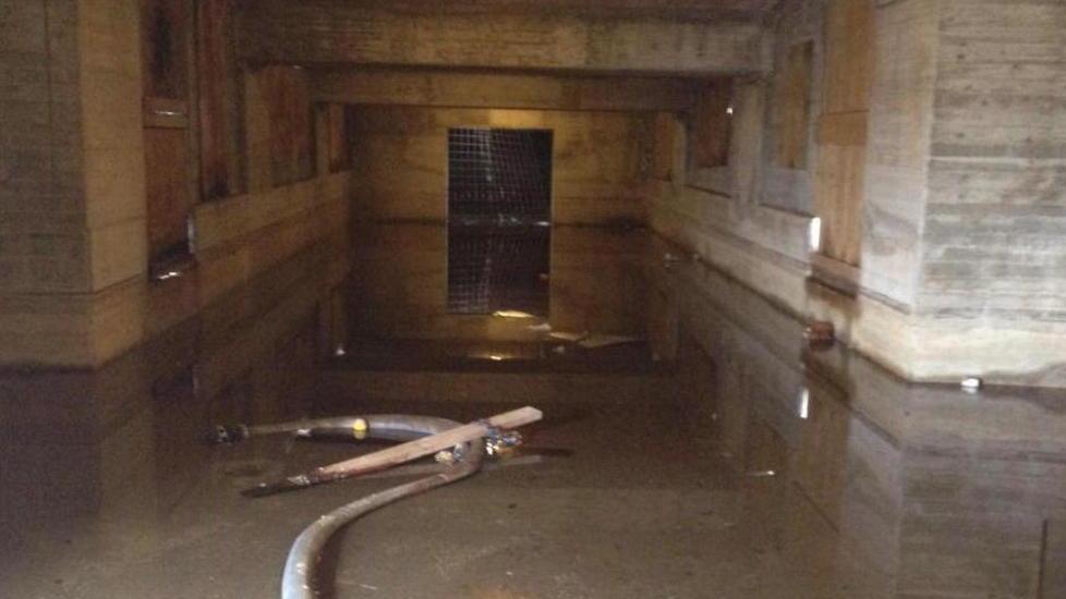 Ruggine e vandalismi: pontile malridotto