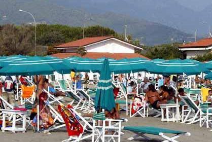Addio ai gazebi sulla spiaggia, la polemica finisce in consiglio