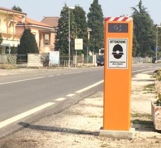 Due nuovi velox arancioni attivi a Fossa e San Giovanni