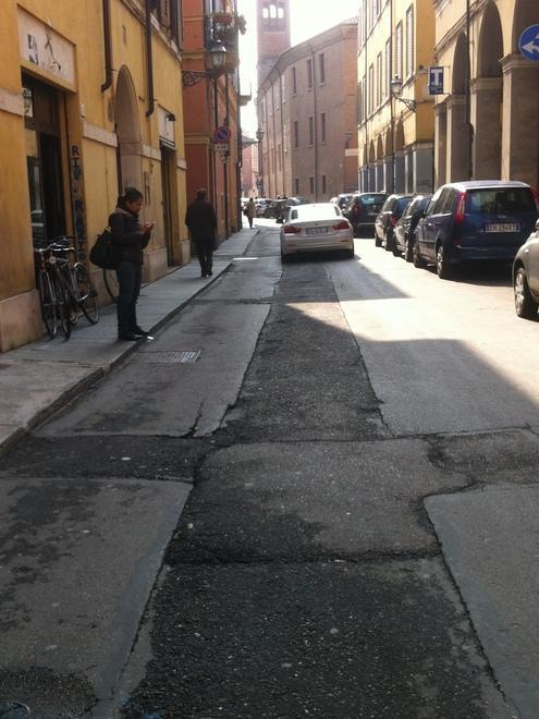 Percorsi di guerra nelle vie laterali di Canalgrande