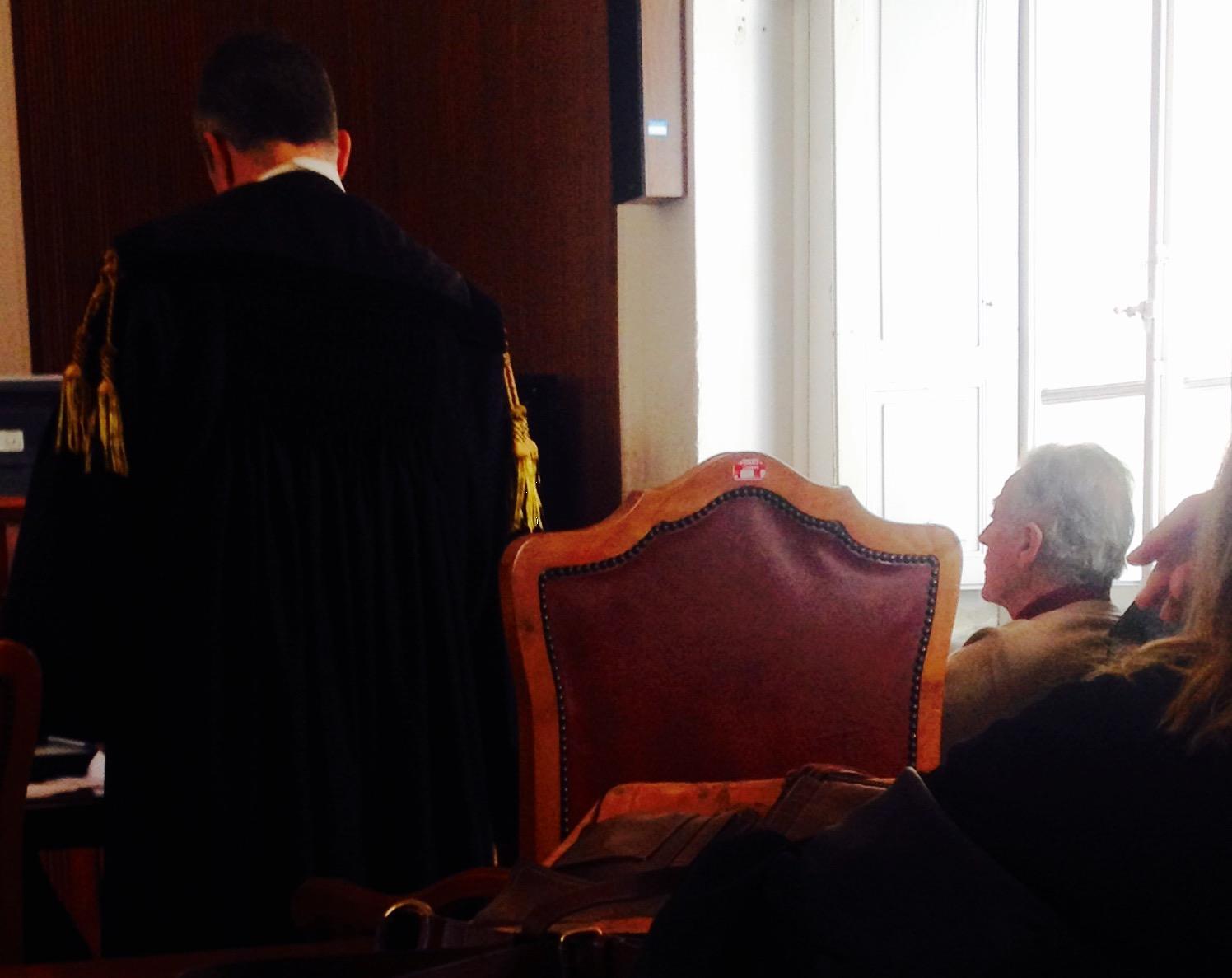 Paolo Domenici in aula durante una pausa del processo 