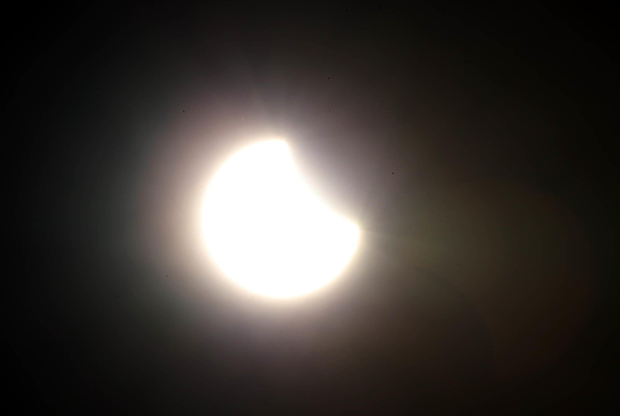 Un'immagine dell'eclissi di sole scattata dal nostro fotografo Paolo Nucci