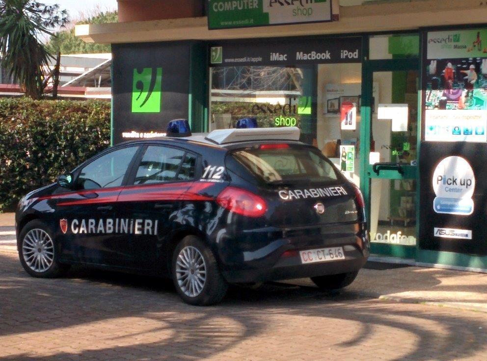 Il furto al negozio Essedi di Massa
